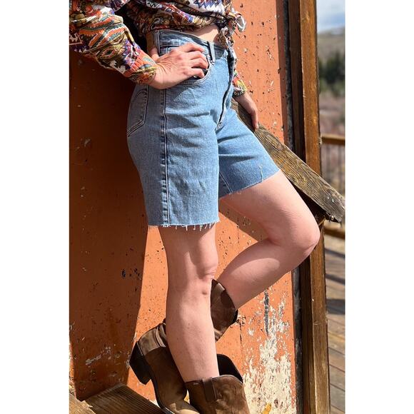 Vintage Levi’s Bermuda Denim Shorts | Medium Wash | Size 10 - Picture 1 of 4